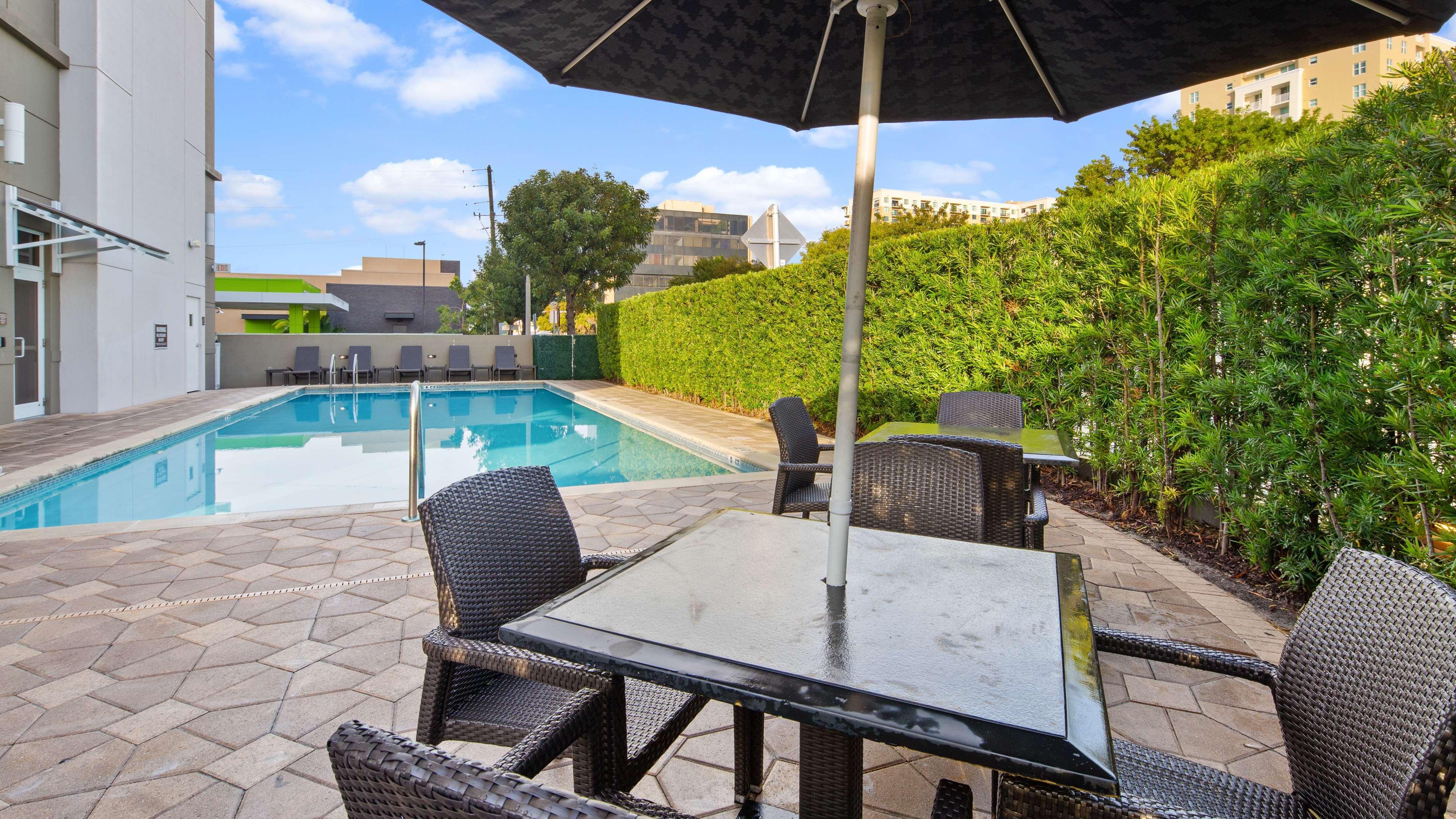 Best Western Plus Miami Intl Airport Hotel & Suites Coral Gables Екстериор снимка