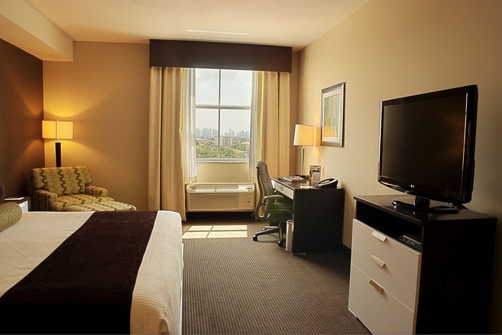 Best Western Plus Miami Intl Airport Hotel & Suites Coral Gables Стая снимка